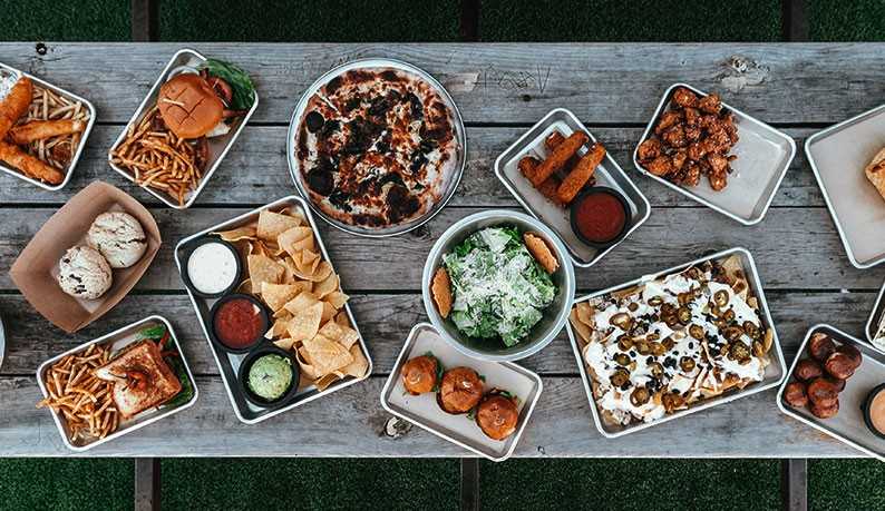 Préparer un pique-nique au barbecue