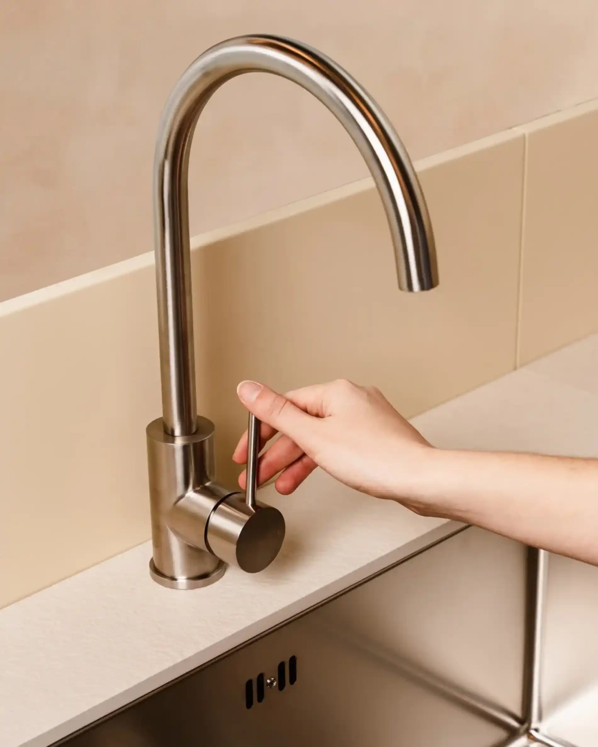 Chromierter Wasserhahn PILOTIS für Spülmodul, Produktansicht