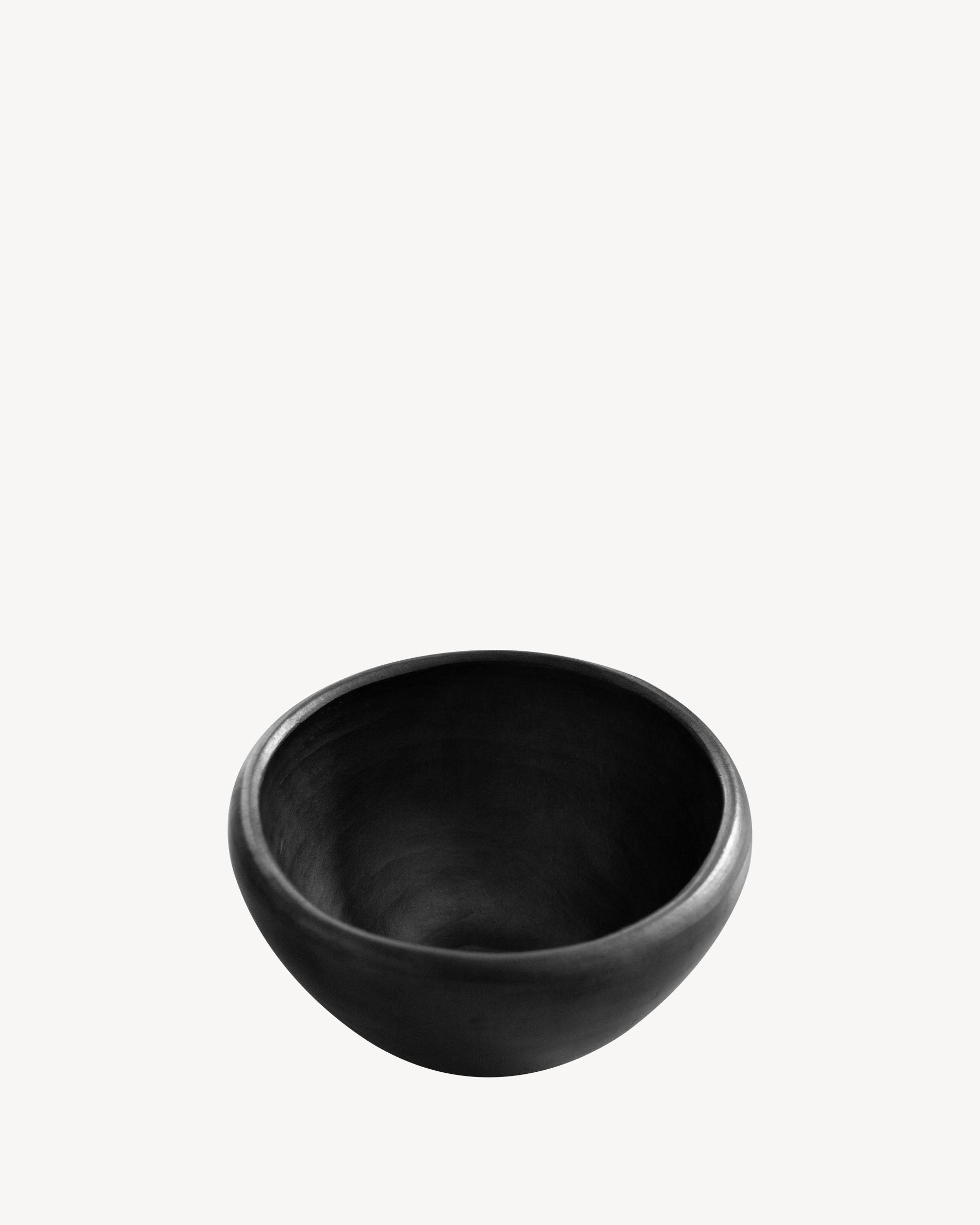 Kleine Schale aus schwarzem Chamba-Ton
