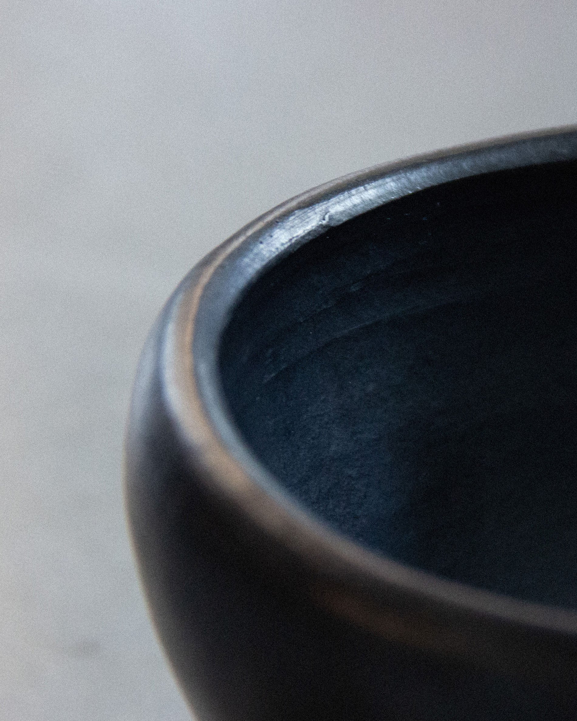 Kleine Schale aus schwarzem Chamba-Ton