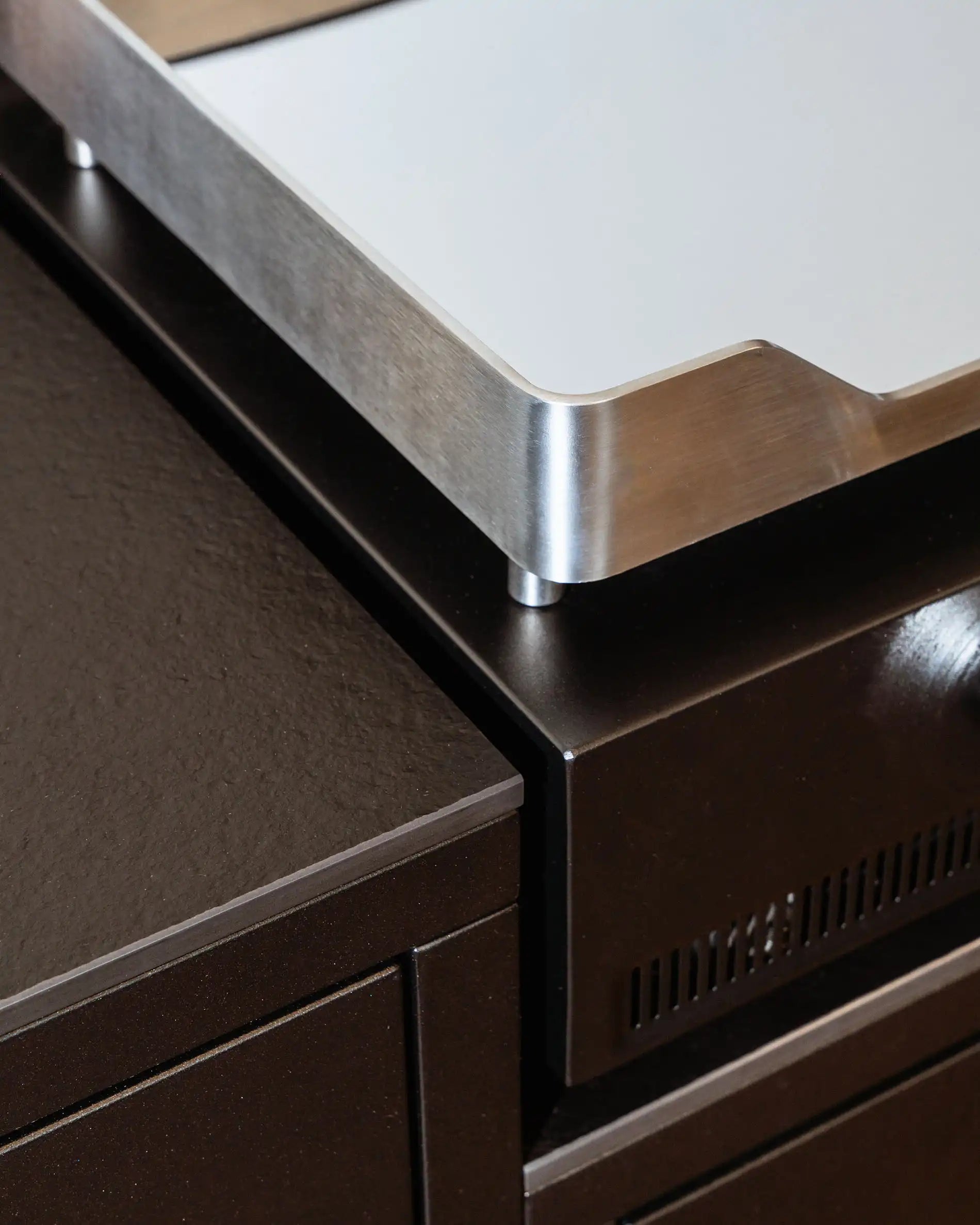 Détail plaque inox cuisine extérieure Pilotis