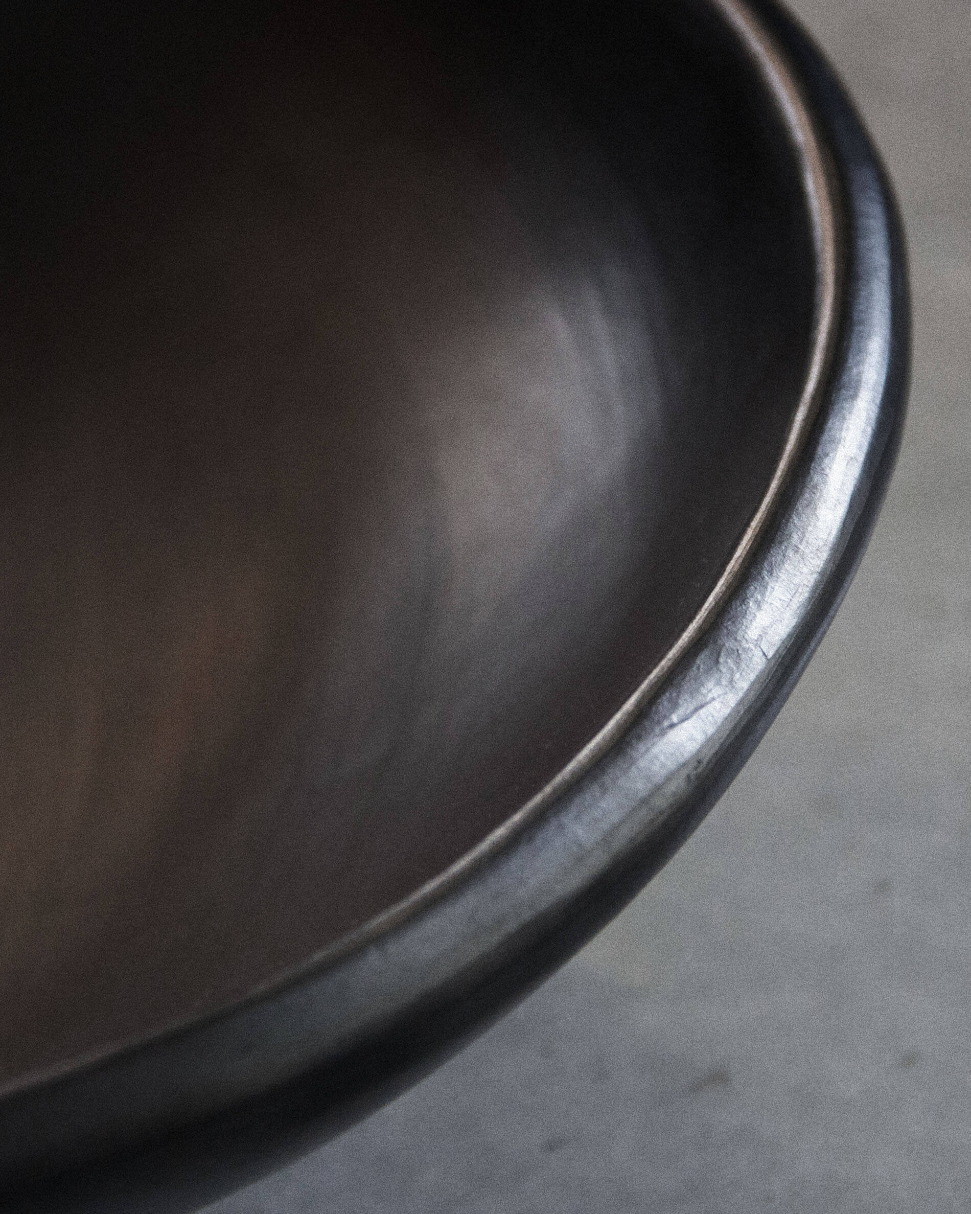 Große Schale aus schwarzem Chamba-Ton