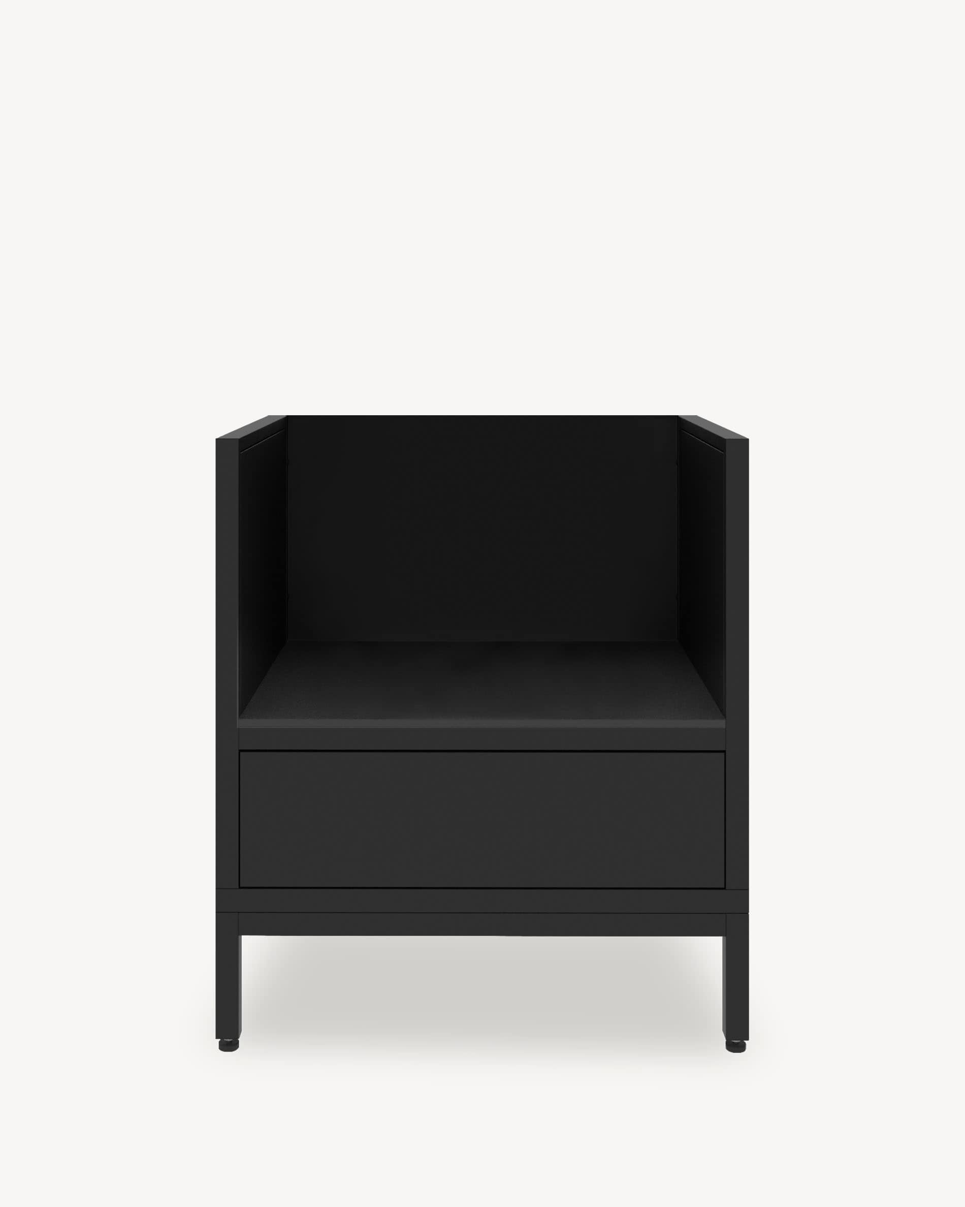 Küchenmodul auf Stelzen für Kamado, schwarzes Möbel mit geschlossenem Stauraum, dunkle Arbeitsfläche und integrierte Seitenwände.