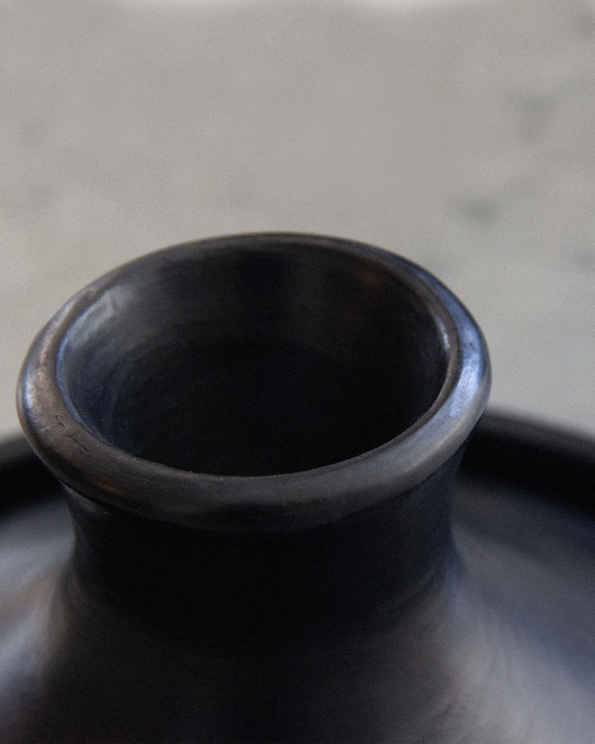 Tajine-Topf aus schwarzem Chamba-Ton