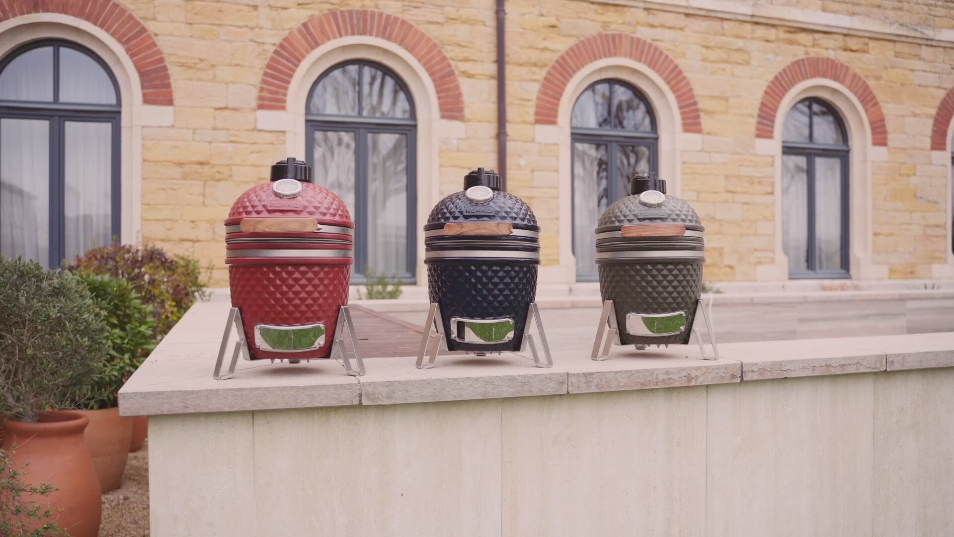 Video laden: Entdecken Sie den Kamado-Grill Kokko Neue Edition