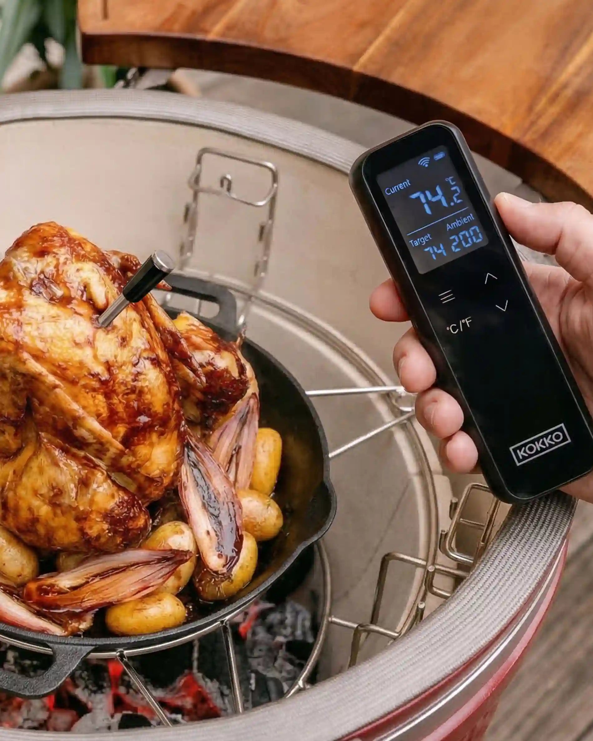 Vernetztes Sondenthermometer für das Garen im Kokko Kamado